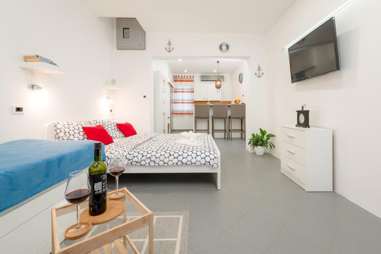 Studio Apartment Sesula Split Exterior photo