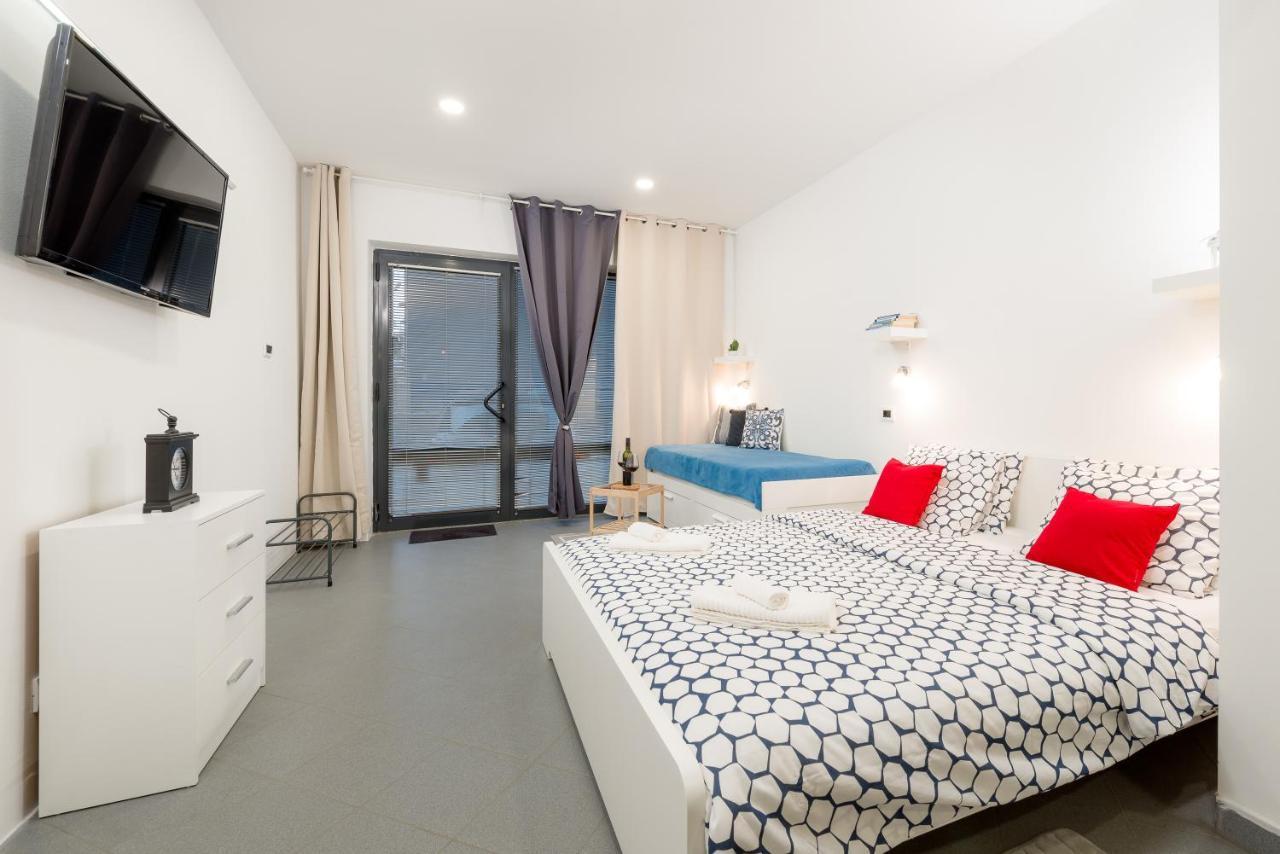 Studio Apartment Sesula Split Exterior photo